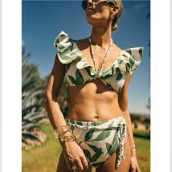 ANTONIO MELANI Other - NWT Antonio Melani x M.G. Style Sorrento Bonded Ruffle Bralette Swim Top